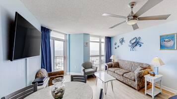 Televisión, reproductor de DVD y videoteca