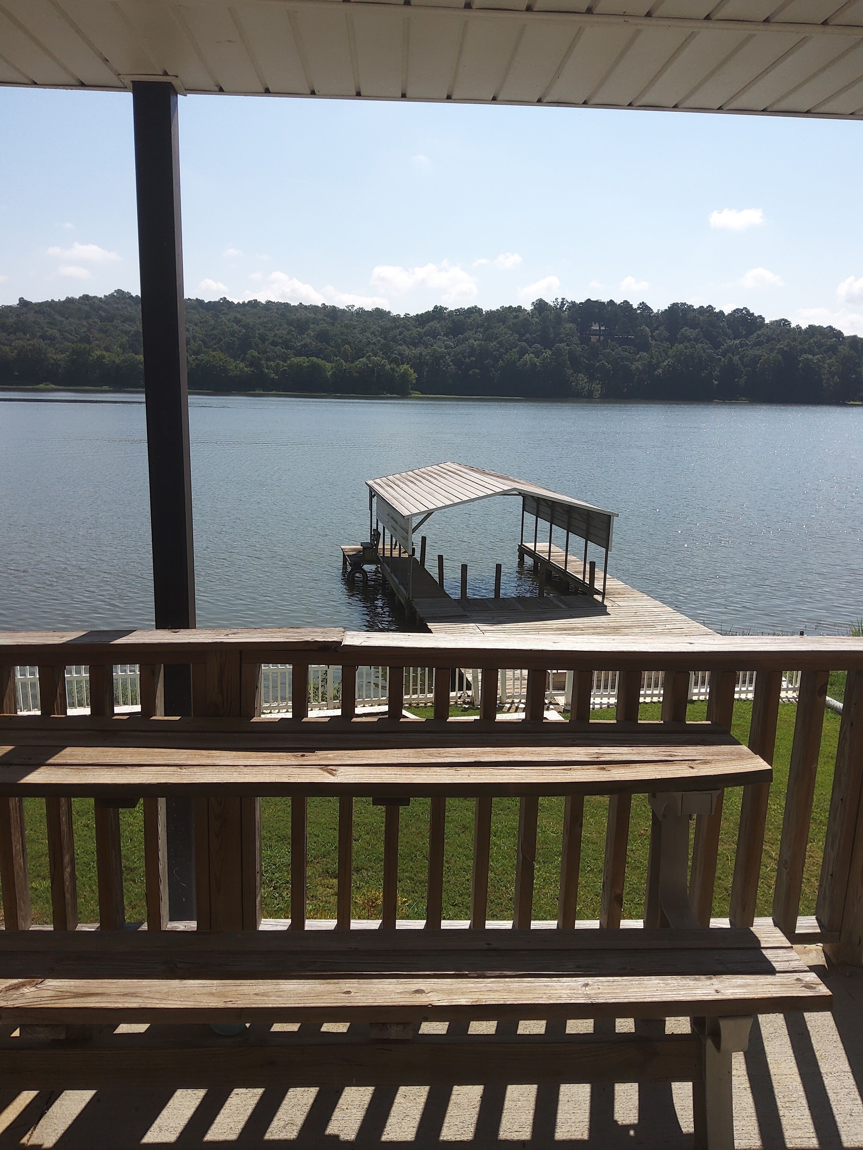 Lake Front Retreat! Sleeps 10 