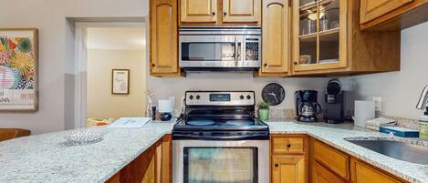 Refrigerador, microondas, horno y parrilla de estufa