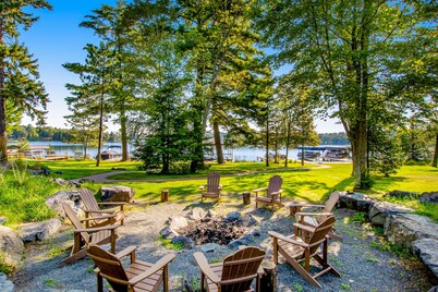 3-story townhome with dock access on Duck Lake, fireplaces, WiFi