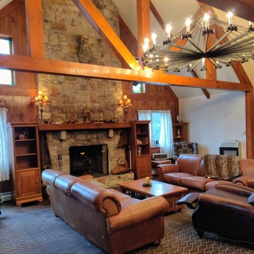 Spacious Lake Harmony Rustic Home. Month & Seasonal rates