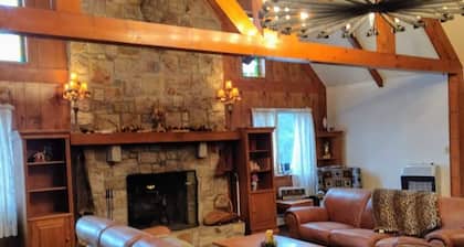 Spacious Lake Harmony Rustic Home. Month & Seasonal rates