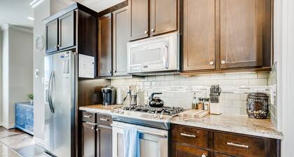 Luxurious Townhome in the Museum/Medical District + Backyard!