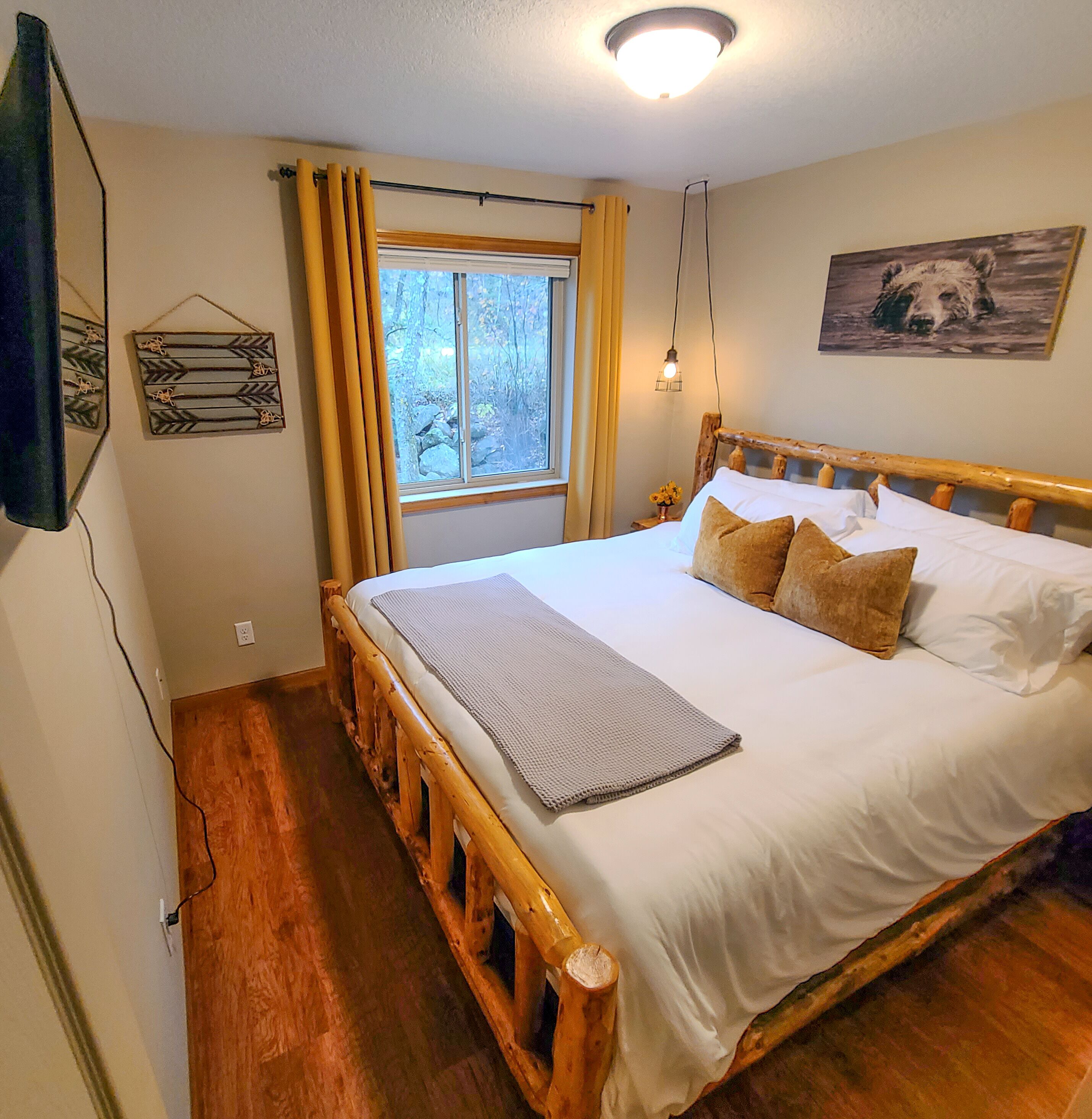 4 bedrooms, travel crib, free WiFi, bed sheets