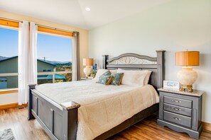 4 habitaciones, escritorio, tabla de planchar con plancha y wifi 