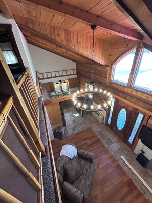 Smart TV, books - Cozy Lake-front Log Cabin in a large quiet cove w/ Kayaks (Stover)