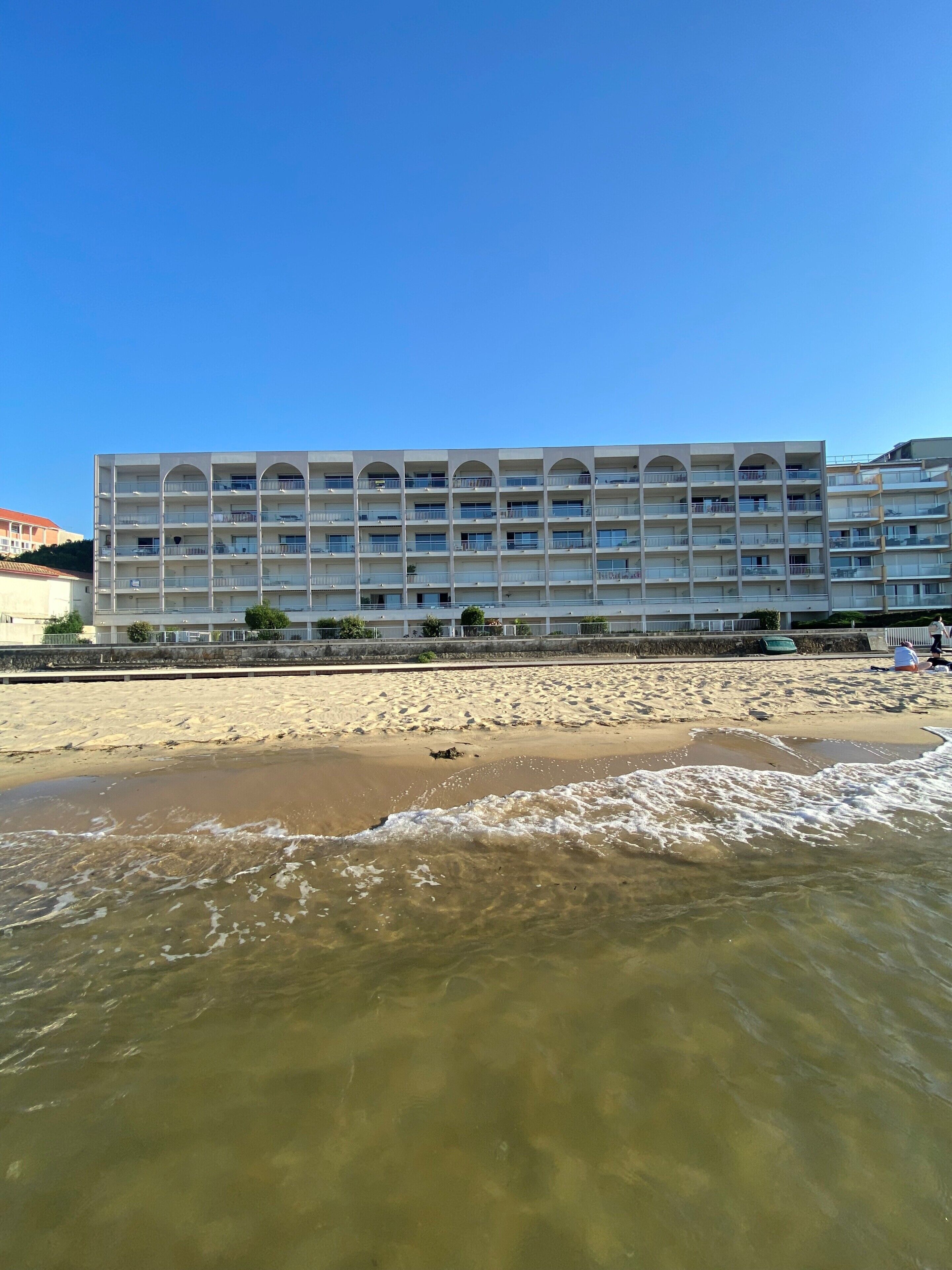 Plage, chaises longues