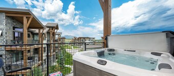 Brand New Condo Near Winter Park - Free Shuttle To Ski Resort- Private Hot Tub
