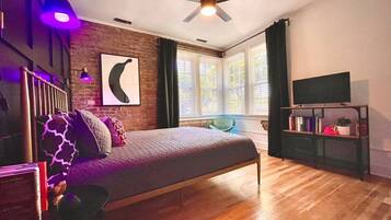 1 bedroom, desk, iron/ironing board, WiFi