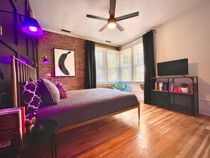 1 soverom, skrivebord, strykejern/-brett og wi-fi