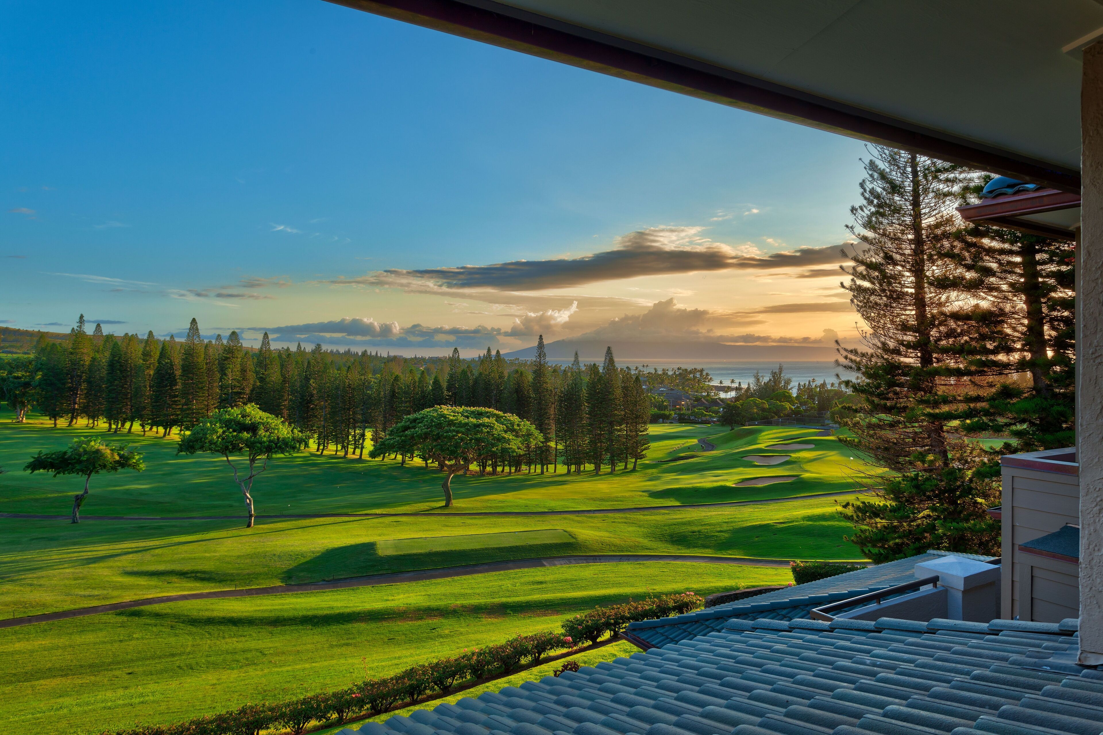 Relaxing Luxury Villa on golf course, ocean views, walk to beach, golf, tennis 
