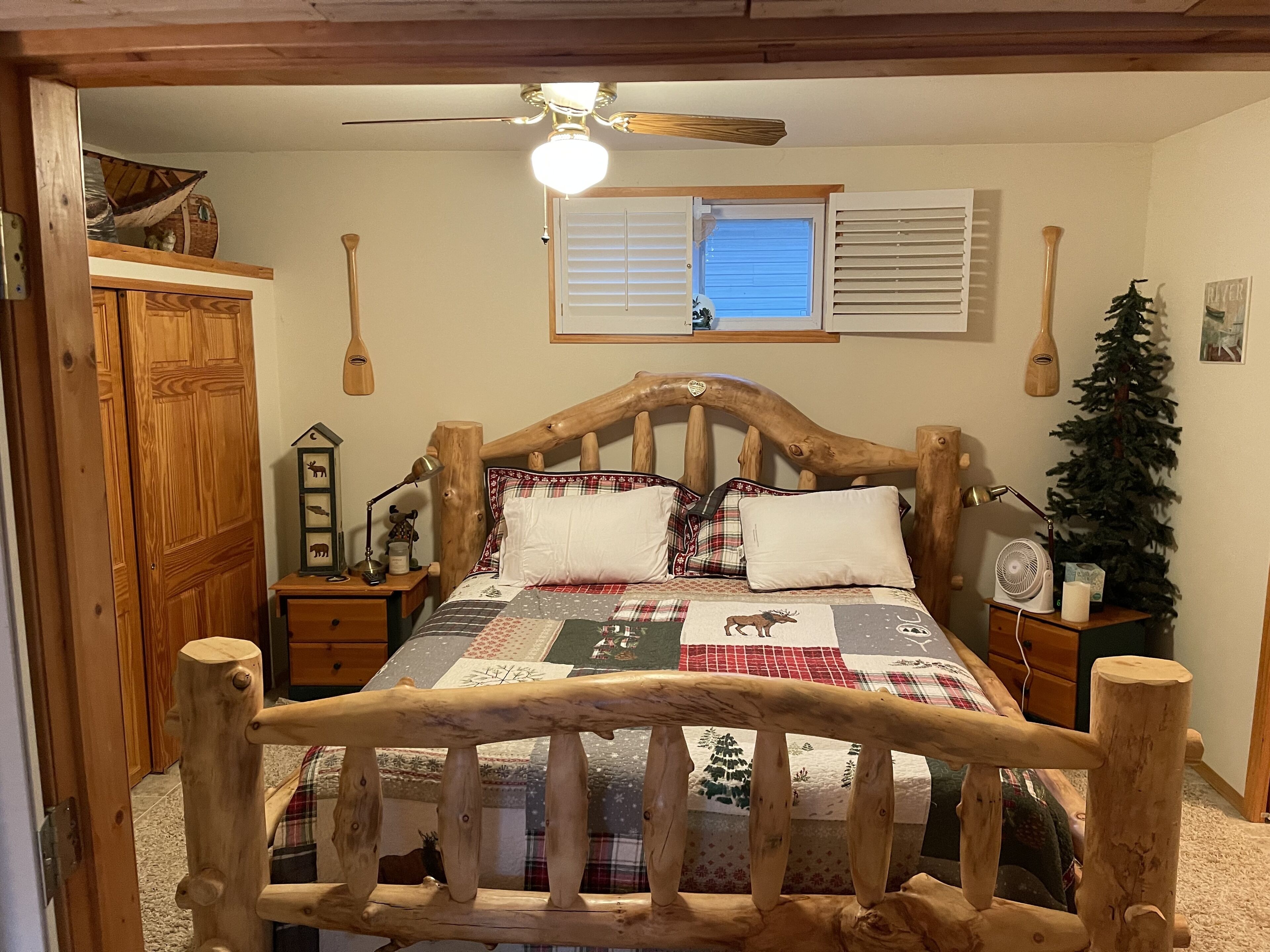 open-plan cabin with whirlpool tub, newville