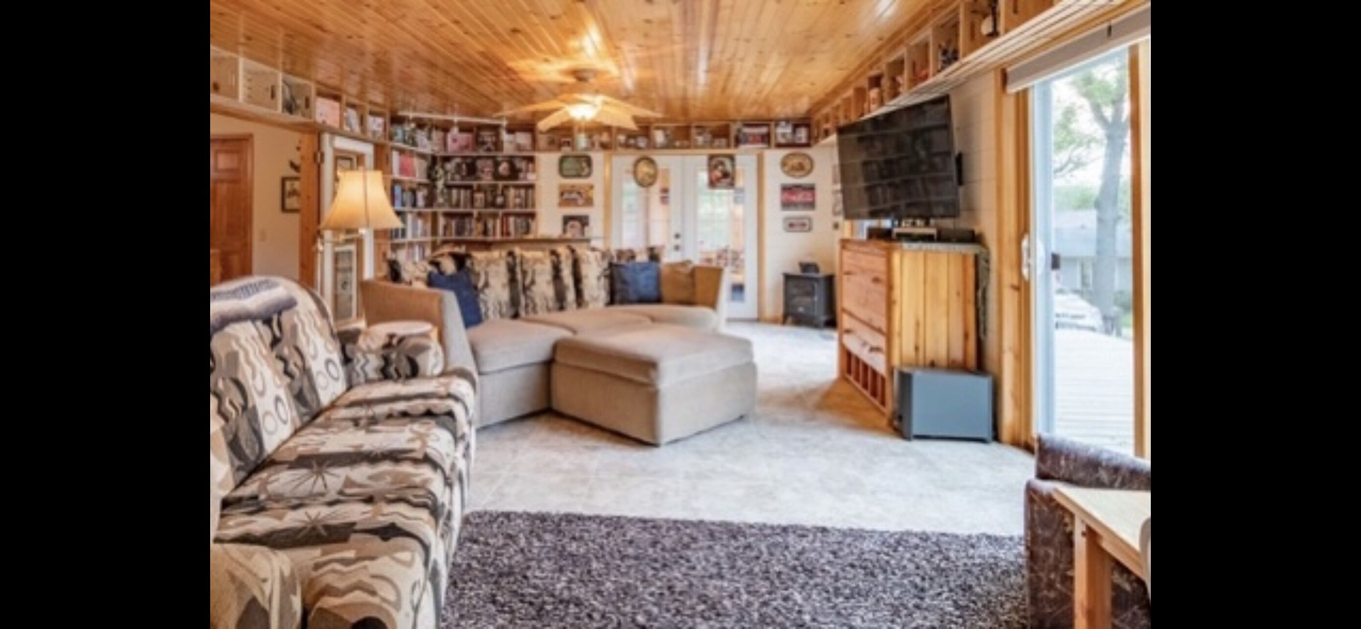 open-plan cabin with whirlpool tub, newville