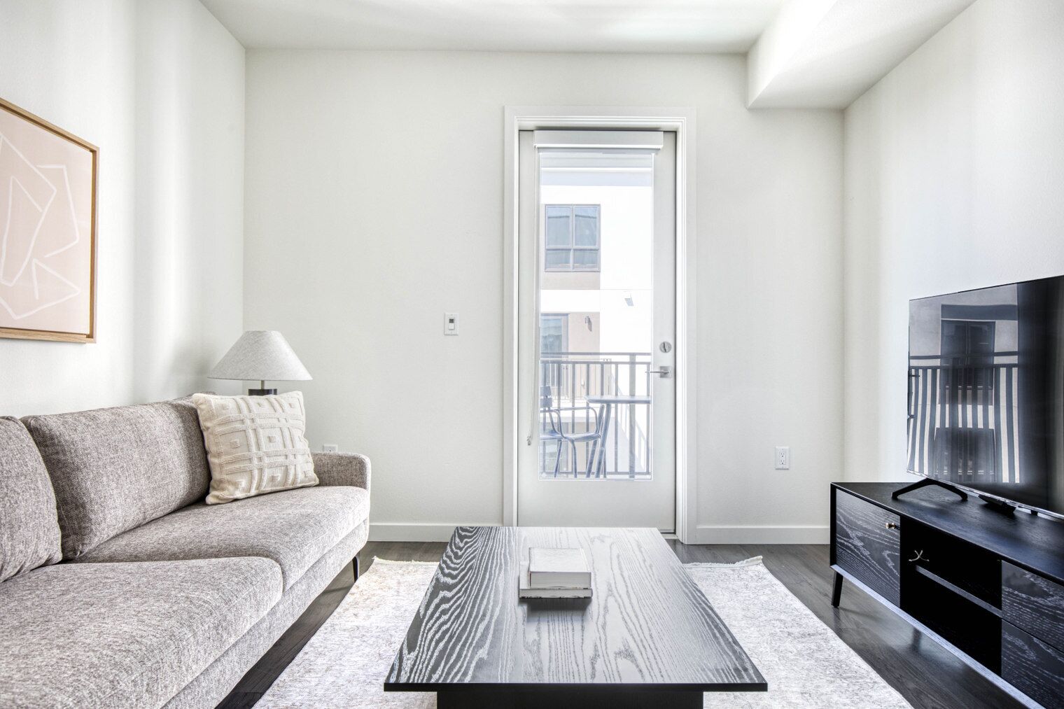 Gorgeous Long Beach 1BR w/ Pool & Gym, walk to Ocean Blvd, by Blueground