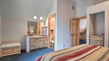 3 bedrooms, desk, internet, bed sheets