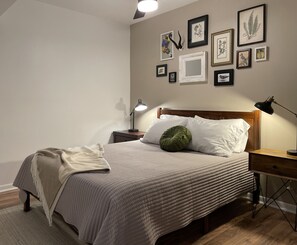 3 bedrooms, desk, iron/ironing board, WiFi
