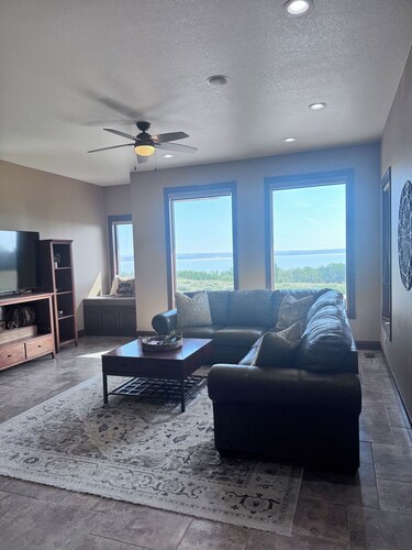 17th Fairway Retreat | Lake Views, Golf, 4BD 4.5BA