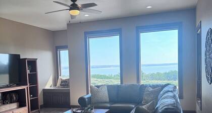 17th Fairway Retreat | Lake Views, Golf, 4BD 4.5BA