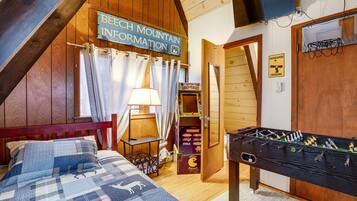 3 habitaciones, escritorio, internet y ropa de cama