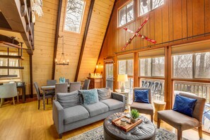 Fireplace - 1 Mi to Beech Mtn! Family Retreat w/ Hot Tub (Beech Mountain)