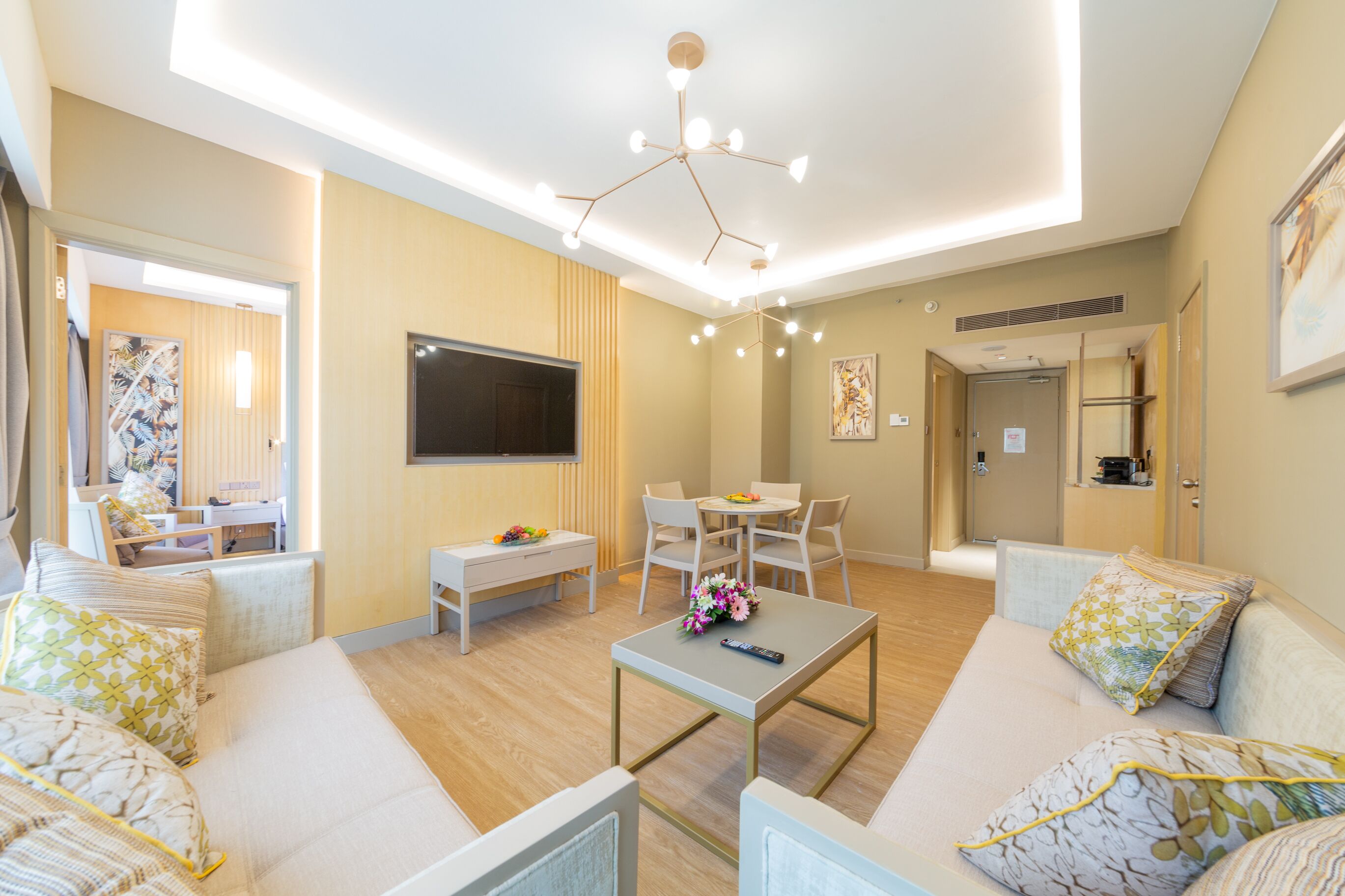 executive studio, 1 king bed | minibar, desk, laptop workspace, iron/ironing board