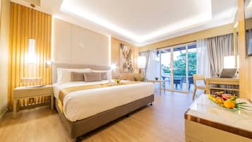 Habitación panorámica, 1 cama de matrimonio grande | Minibar, escritorio, espacio para trabajar con un portátil