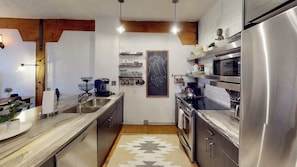 Coffee/tea maker, fridge, microwave, oven