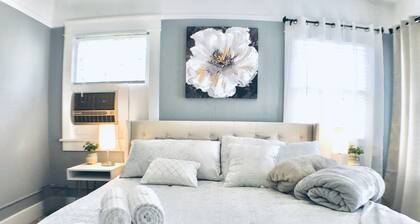 CAL King Bed/Sleeps 4/Furnished Private APT/In-Unit Washer Dryer/Smart 55" HDTV
