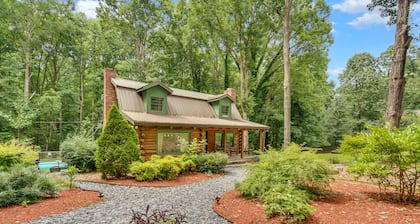 Atlanta Getaway 4-BR Cabin W/Swimming Pool, Hot Tub, Game Room, High-Speed WiFi