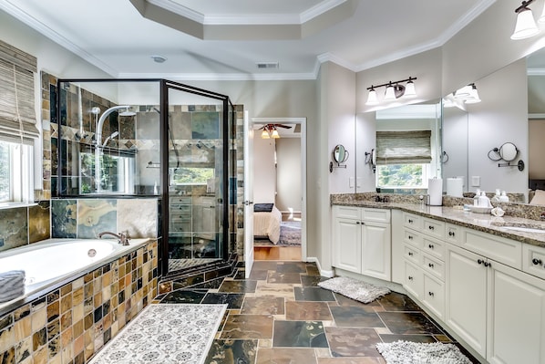 Combined shower/tub, towels, soap, toilet paper