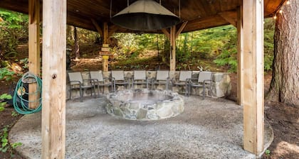 Adorable Cottage On The Lake - Boat Access Only, Private Dock, Fire pit, Gas Grill