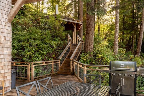 Adorable Cottage On The Lake - Boat Access Only, Private Dock, Fire pit, Gas Grill