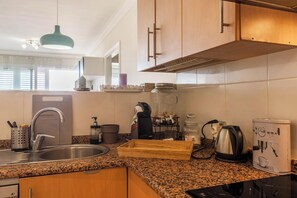 Frigorífic, microones, forn i placa de cuina