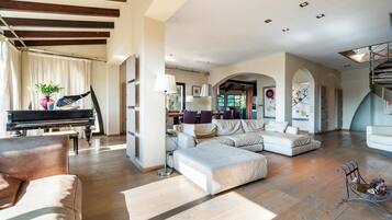 TV, fireplace, DVD player, stereo