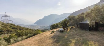 Holiday Apartment 'Casa Zanoni' with Lake View, Shared Garden, Balcony & Wi-Fi