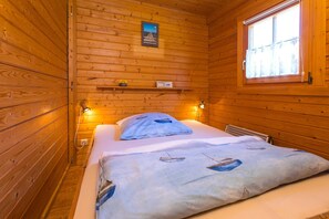 2 bedrooms, travel cot, WiFi, bed sheets - Blockbohlenferienhaus Braun - Blockhaus (Koserow)