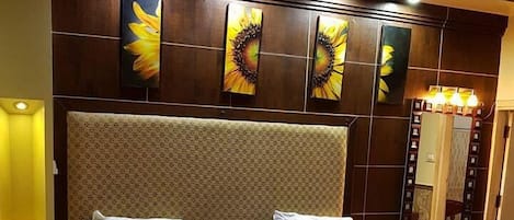 Quarto casal luxo | Cortinas blackout, Wi-Fi de cortesia