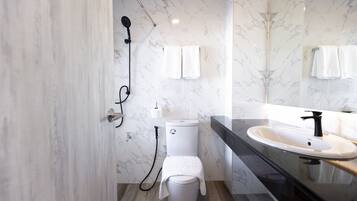 تجهيزات دش، مجففات شعر، مناشف، صابون