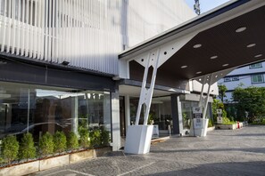 واجهة المنشأة