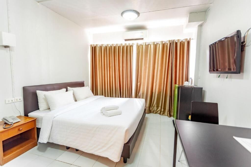 Free WiFi, bed sheets