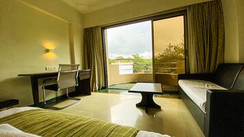 Superior Double Room, 1 Queen Bed | In-room safe, blackout drapes, soundproofing, bed sheets