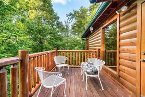 Property grounds - Beautiful cabin! Book now! 2 master suites - Sleeps 6 - Hot Tub  (Sevierville)