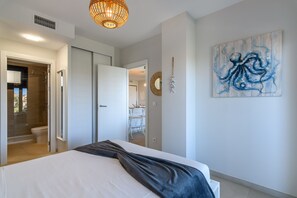 2 slaapkamers, een strijkplank/strijkijzer, gratis wifi, beddengoed