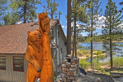 Boulder Bay Cove Lakefront by Destination Big Bear : Views! Hot Tub! Foosball! Historic Features! Updated Kitchen!