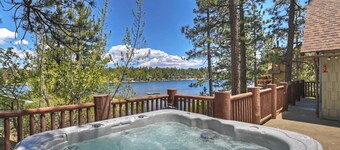 Private Boat Dock!  Views! HOT TUB! Foosball! Historic Features! Updated Kitchen!