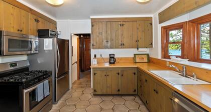 Private Boat Dock! Views! HOT TUB! Foosball! Historic Features! Updated Kitchen!