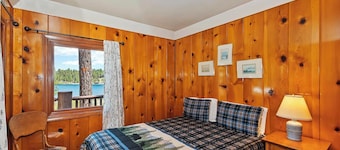 Private Boat Dock! Views! HOT TUB! Foosball! Historic Features! Updated Kitchen!