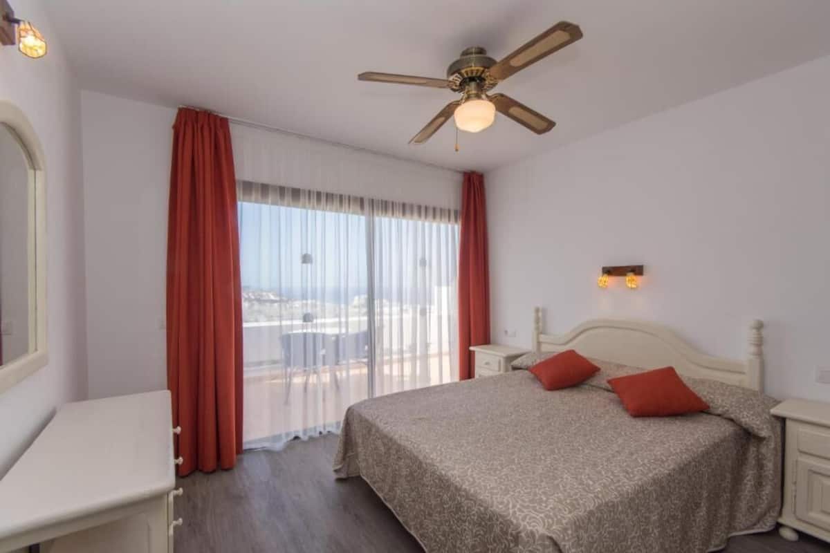 Basic-Apartment, 2 Schlafzimmer | 2 Schlafzimmer, Zimmersafe, Bügeleisen/Bügelbrett, Bettwäsche