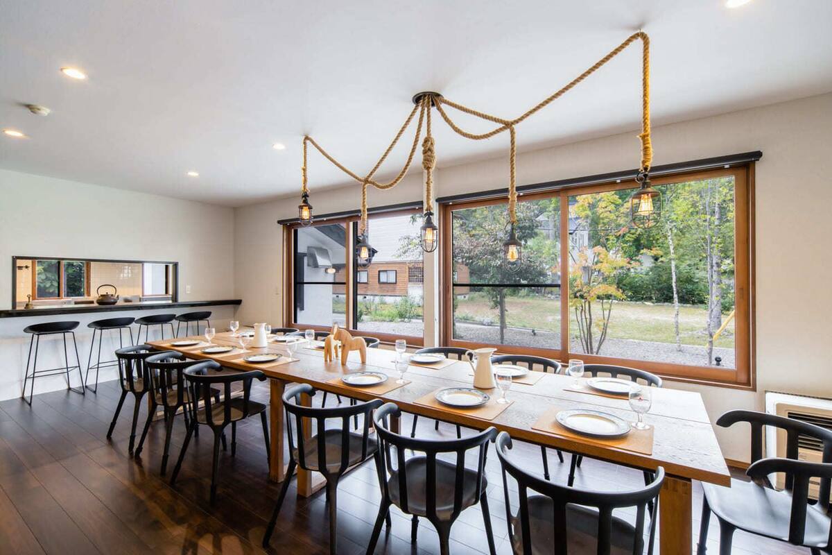 Dining | Breakfast and dinner served 