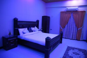 Deluxe Double Room | Blackout drapes, free WiFi, bed sheets - Hotel Paradise Lounge (Hyderabad)